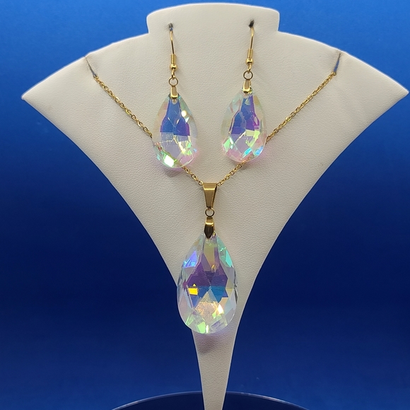 NWT Simulated Mercury Topaz Earrings and Pendant Necklace - Picture 2 of 12